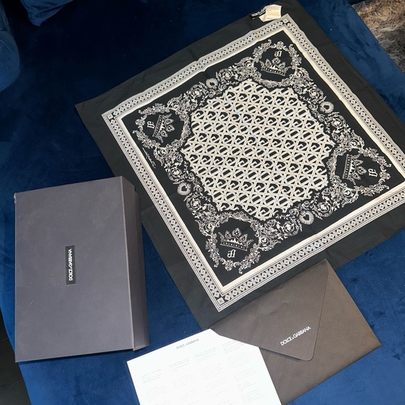 Authentic Dolce & Gabbana Scarf - Picture 4 of 4